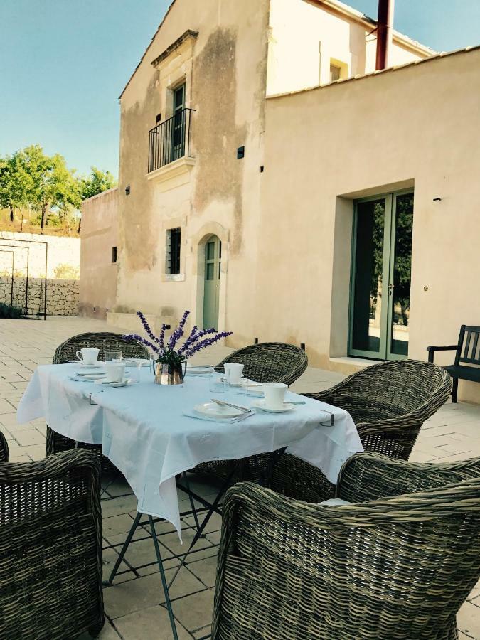 Battimandorlo Hotel Noto Eksteriør billede