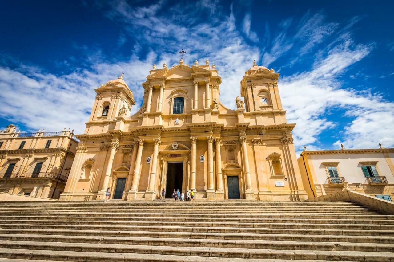 Battimandorlo Hotel Noto Eksteriør billede