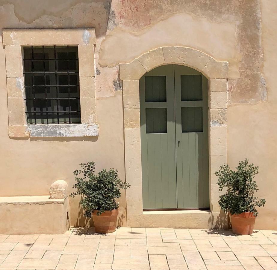Battimandorlo Hotel Noto Eksteriør billede